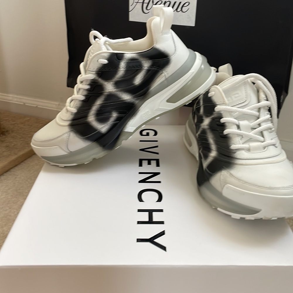 GIVENCHY 1 RUNNERS 39